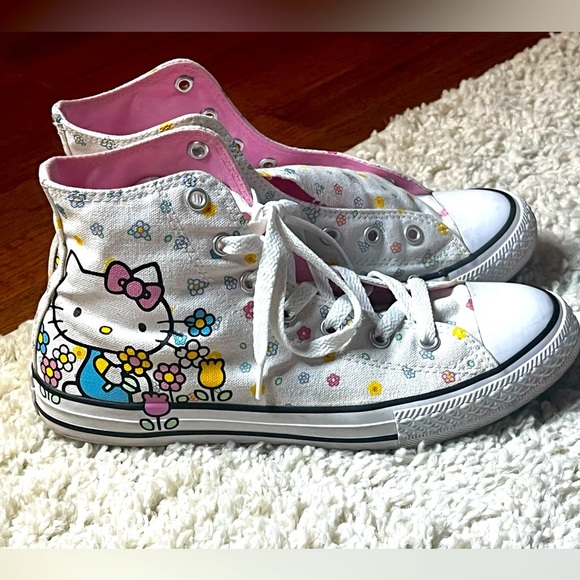 GIRLS HELLO KITTY LIMITED EDITION HIGH TOP CONVERSE SIZE 4 PREOWNED - Picture 1 of 16